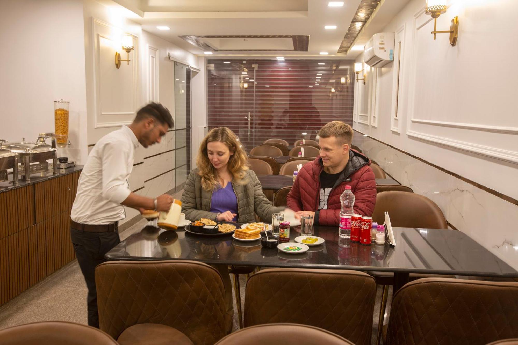 Airport Hotel Chanakya Delhi Nowe Delhi Zewnętrze zdjęcie