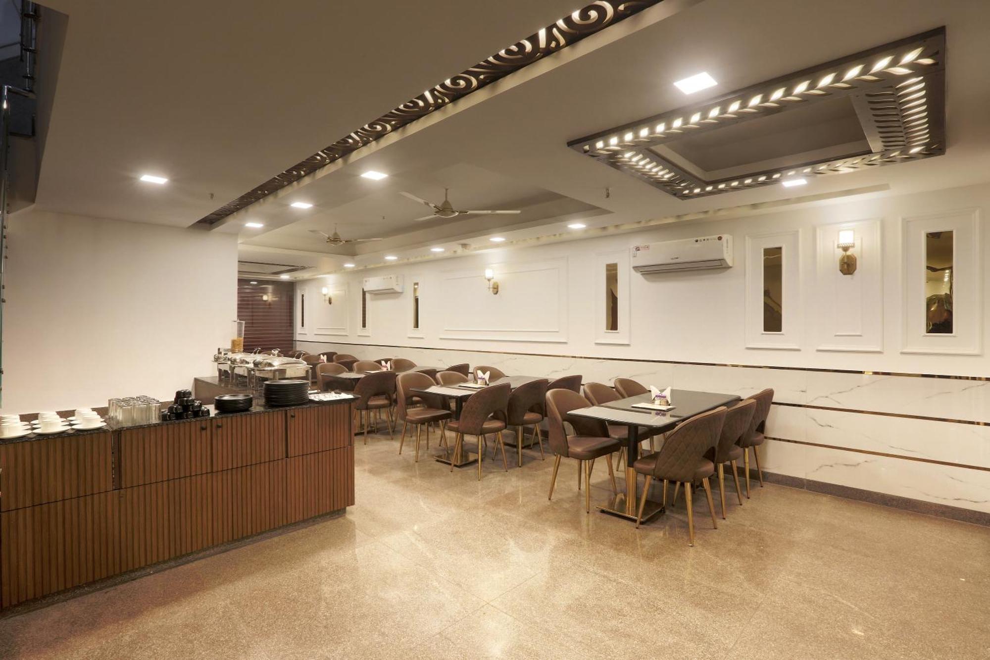 Airport Hotel Chanakya Delhi Nowe Delhi Zewnętrze zdjęcie