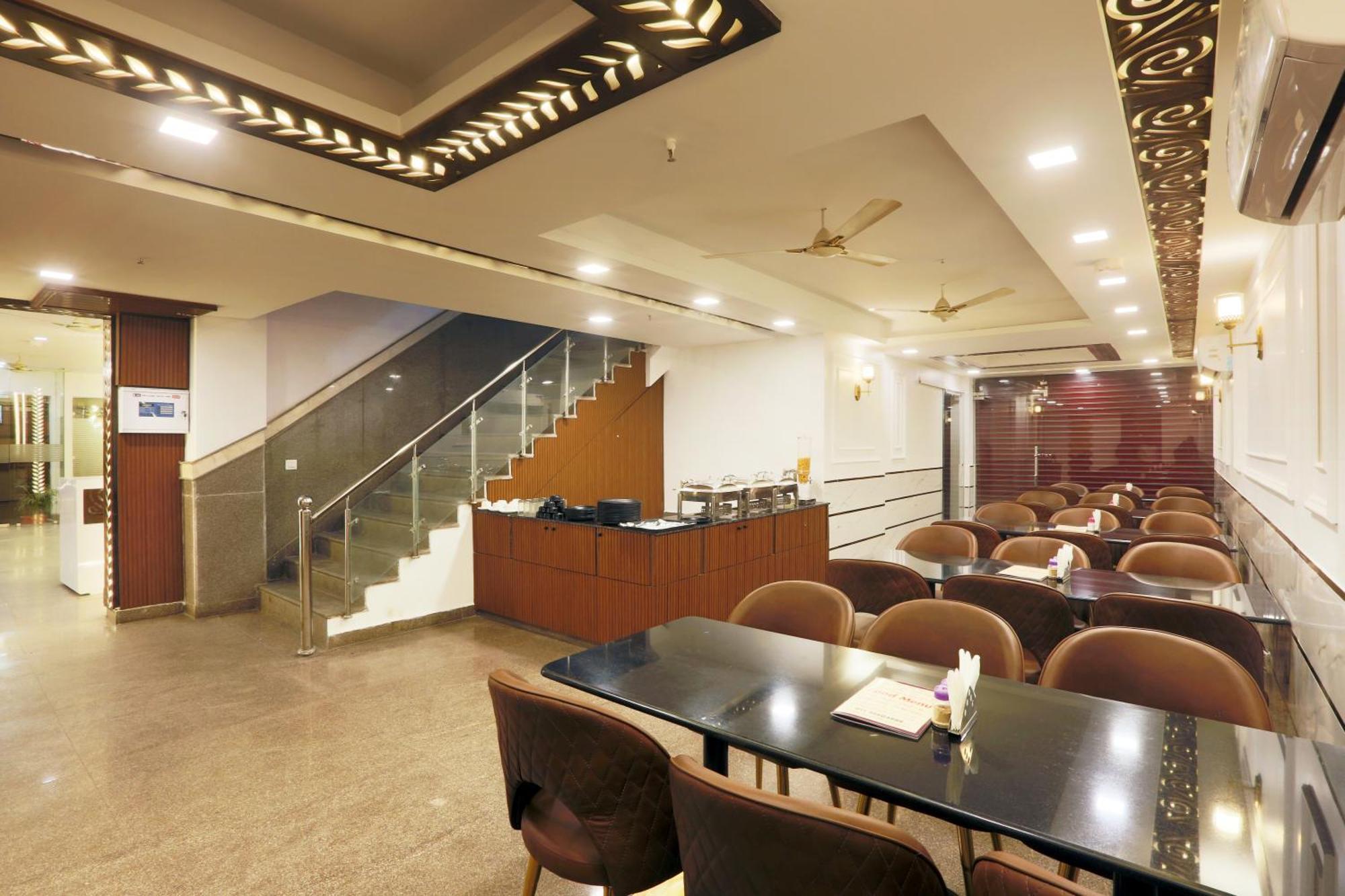 Airport Hotel Chanakya Delhi Nowe Delhi Zewnętrze zdjęcie