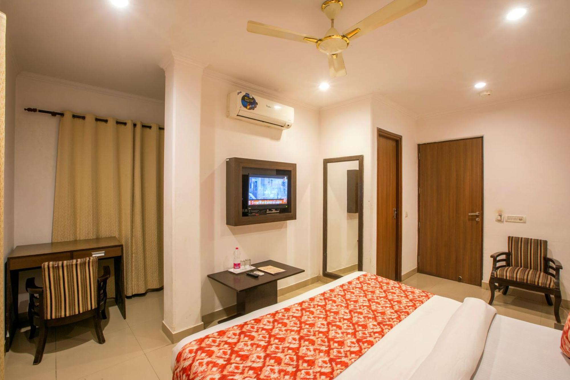 Airport Hotel Chanakya Delhi Nowe Delhi Zewnętrze zdjęcie